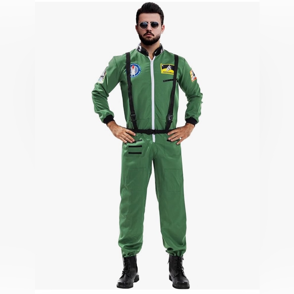 Astronaut costume. Like new (used only to take a picture).